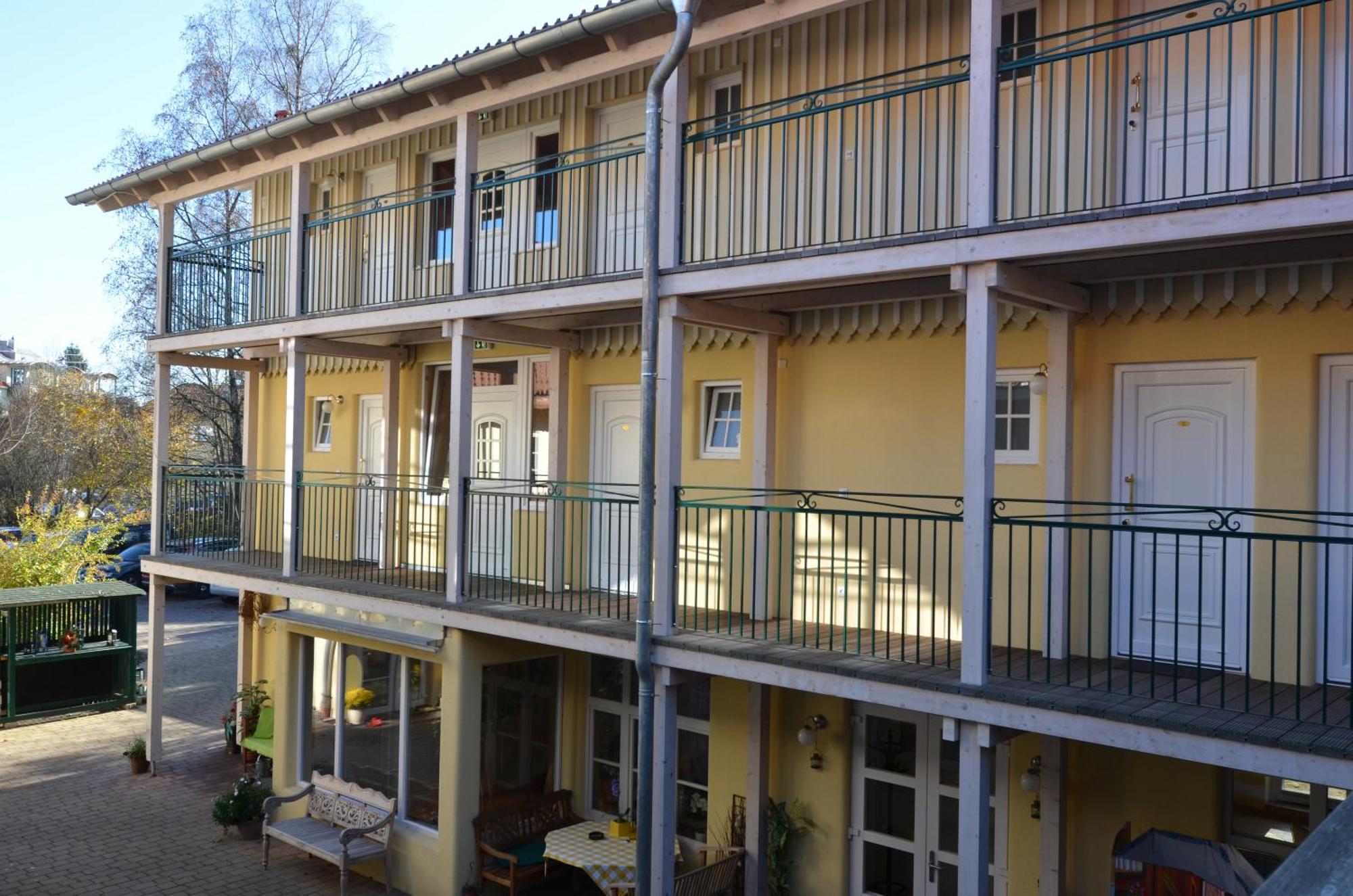 Landhaus Hotel Wolfratshausen Exterior foto