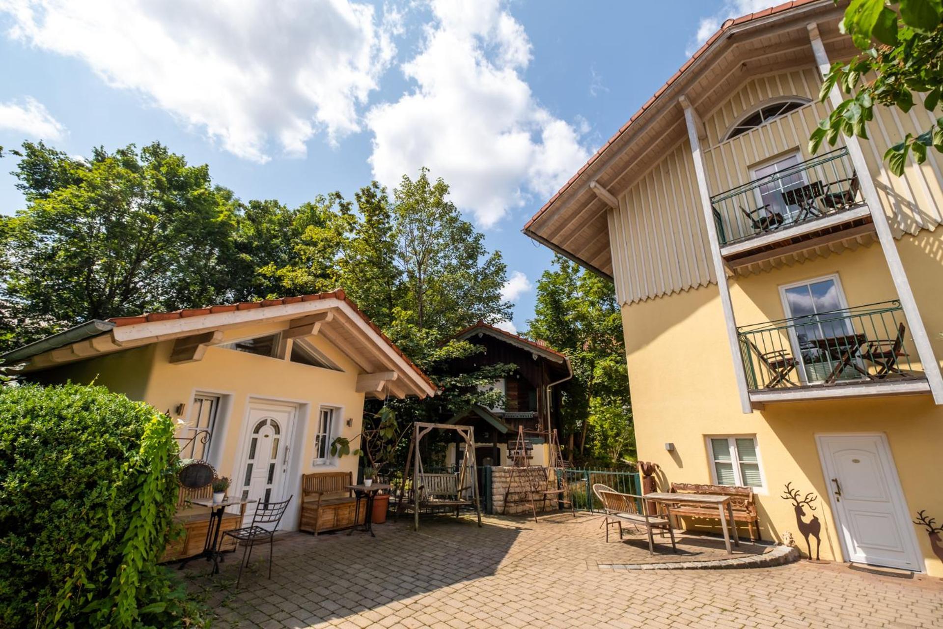 Landhaus Hotel Wolfratshausen Exterior foto