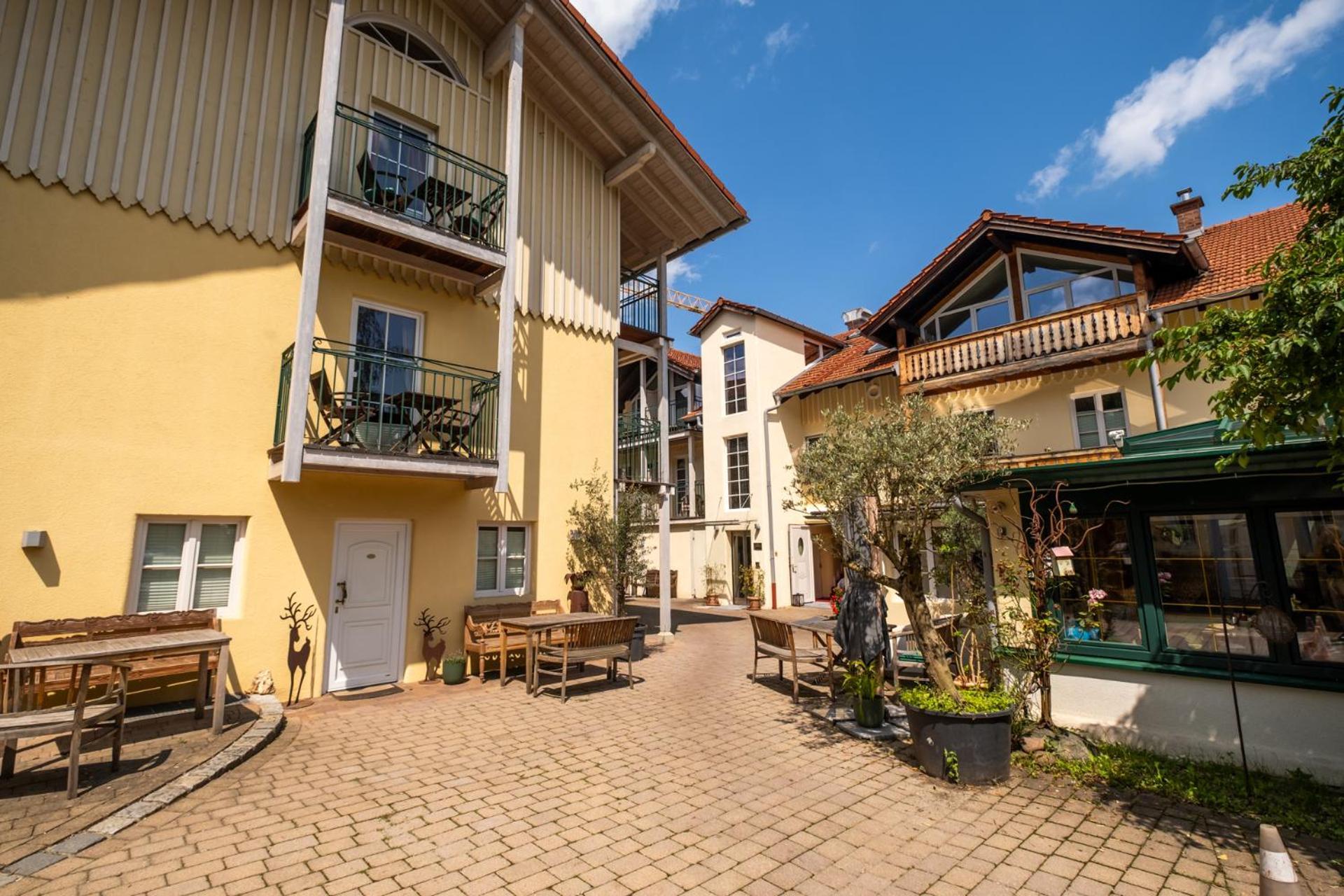 Landhaus Hotel Wolfratshausen Exterior foto